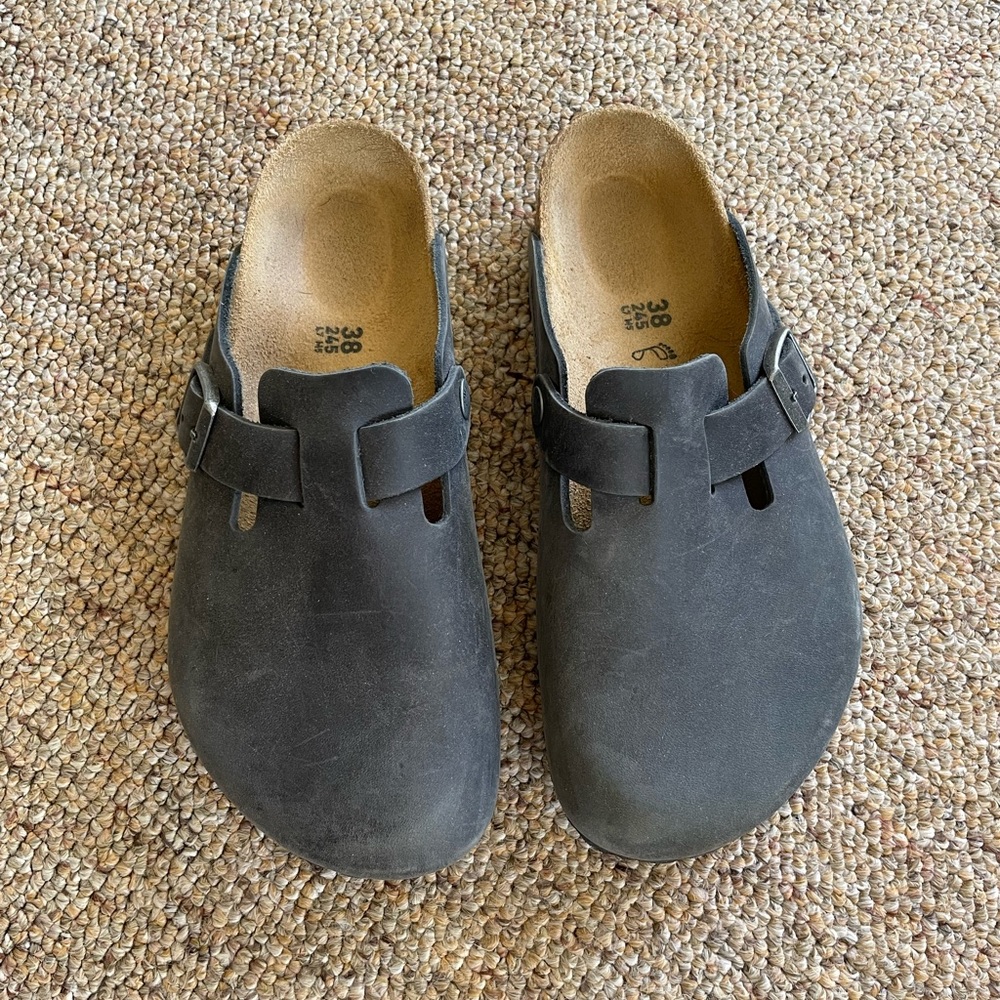 Birkenstock black leather Boston clogs
